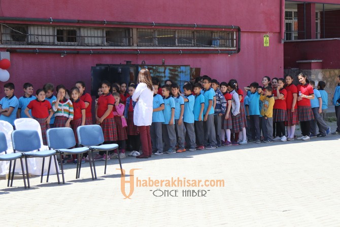 Akhisar Atatürk Ortaokulu TÜBİTAK sergisi görülmeye değerdi