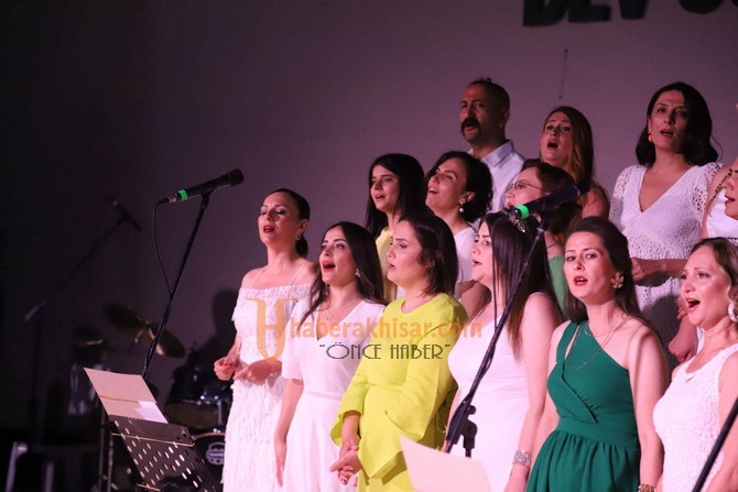 Akhisar Belediyesi’nden Sezen Aksu Şarkıları Gecesi
