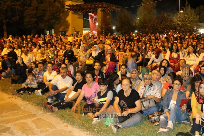 Kültür Buluşması gecesinde Balkan Göçmenleri şovu