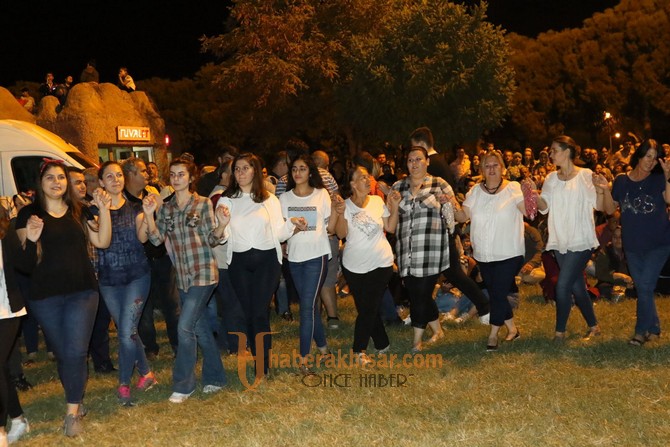 Kültür Buluşması gecesinde Balkan Göçmenleri şovu