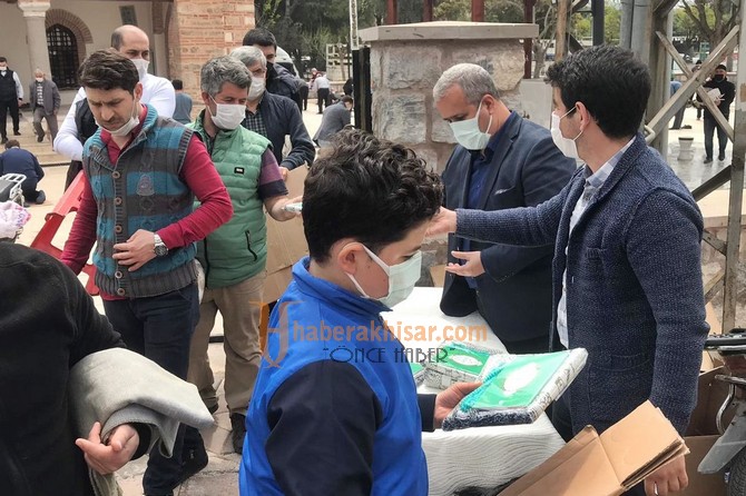 Akhisar Belediyesi Cami Cemaatini Unutmadı