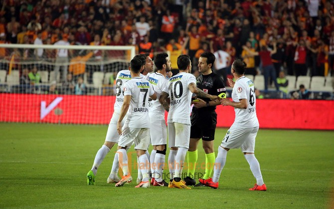 Akhisarspor; 1 - Galatasaray; 3