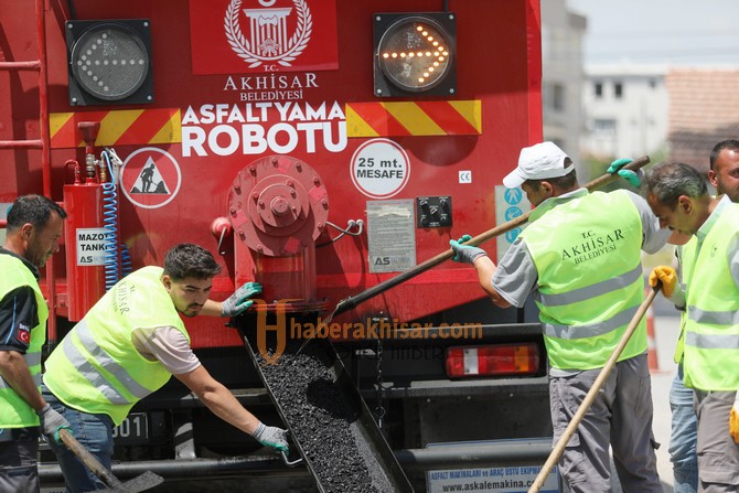 Akhisar Belediyesi, Araç Filosuna Yeni Bir İş Makinesi Daha Ekledi