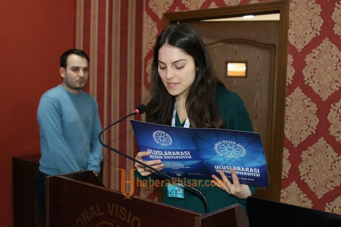 Salih Hızlı ve beraberinde heyet, Makedonya’da Vizyon Üniversitesini ziyaret etti