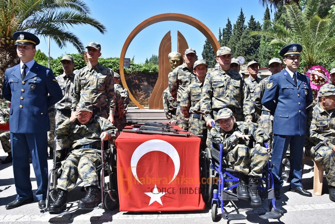 Akhisar’da 28 Engelli Bir Günlük Asker Oldu
