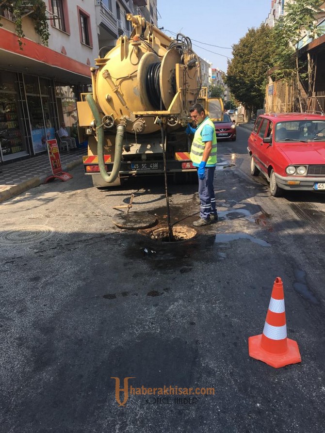 Akhisar’da Ana Kanalizasyon Hatlarında Temizlik Çalışması Tamamlandı