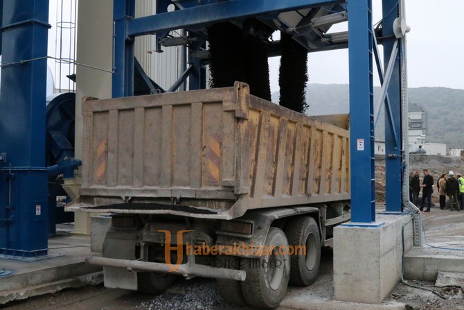 Akhisar Belediyesi asfalt plenti deneme üretimi başladı