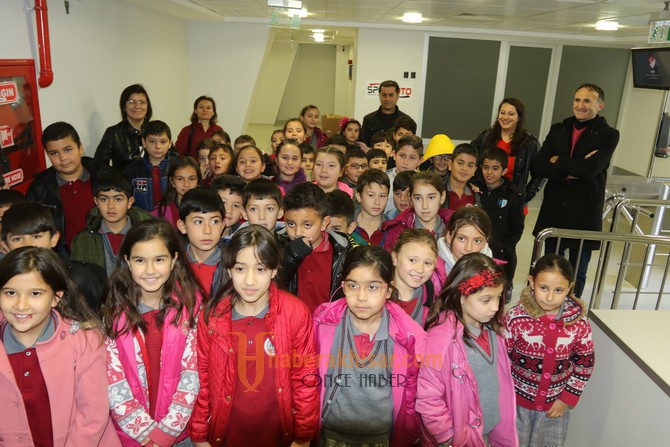 Öğrenciler Spor Toto Akhisar Belediye Stadyumunu ziyaret etti