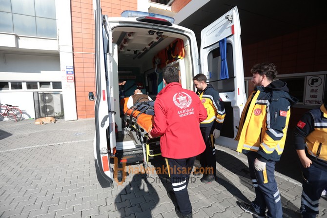 Akhisar Belediyesi, Hasta Nakil Ambulansı İle Hastaların Yanında