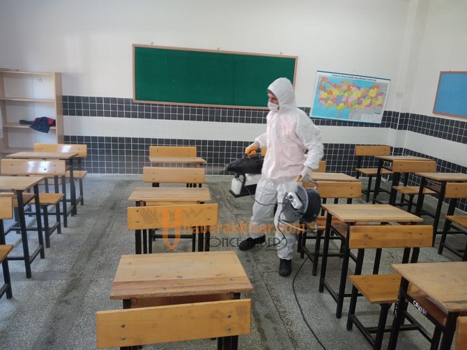 Akhisar Belediyesi’nden Yüz Yüze Eğitime Başlayan Okullara Destek