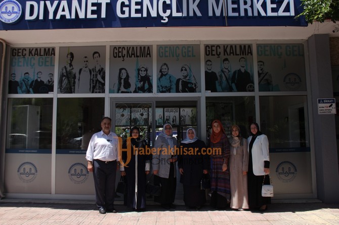 Daire Başkanı Akbulut Akhisar Diyanet Gençlik Merkezini Ziyaret Etti 