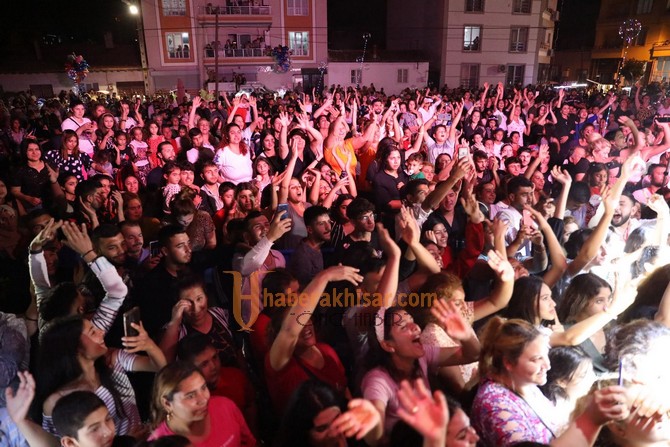 Akhisar Genç Roman Derneği Muhteşem Konserlerle Açıldı