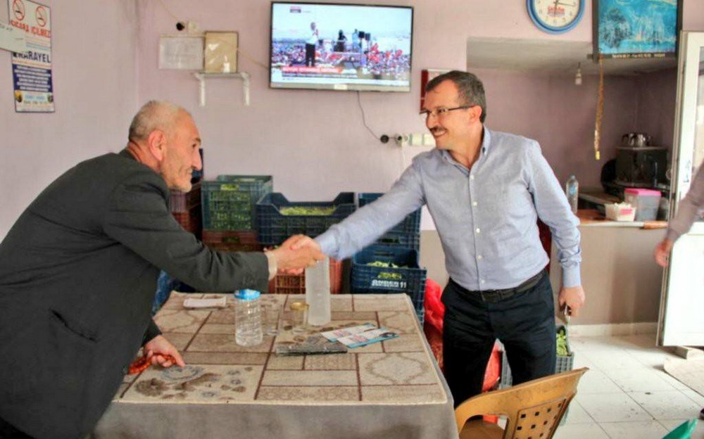 AK Partili Uğur Aydemir Akhisar’da 3 mahalleyi ziyaret etti