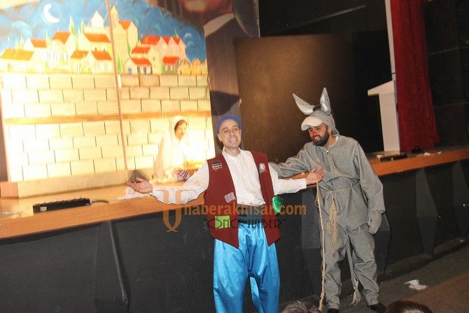 Akhisarlılara Büyükşehirden Tiyatro Ziyafeti