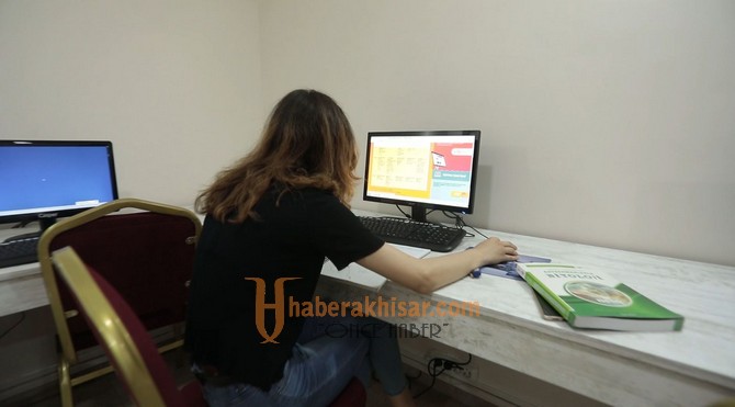 Akhisar Belediyesi’nden Öğrencilere Ücretsiz İnternet
