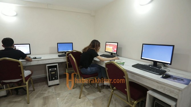 Akhisar Belediyesi’nden Öğrencilere Ücretsiz İnternet