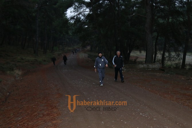 Akhisar Belediyesi, Zinde Yaşam Kulübüyle Akhisar TEMA Vakfı toprak için yürüdü