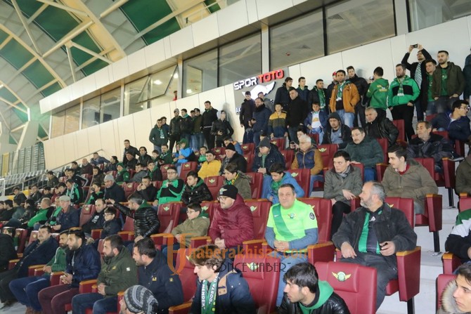 Stadyumda ilk üçlüyü Akhisar Belediye Başkanı Salih Hızlı çektirdi