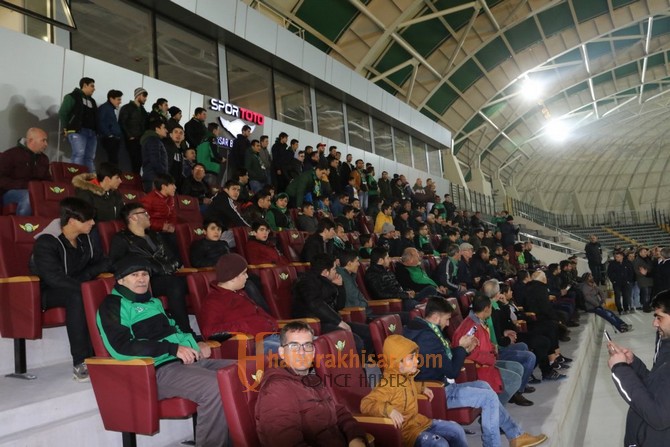 Stadyumda ilk üçlüyü Akhisar Belediye Başkanı Salih Hızlı çektirdi