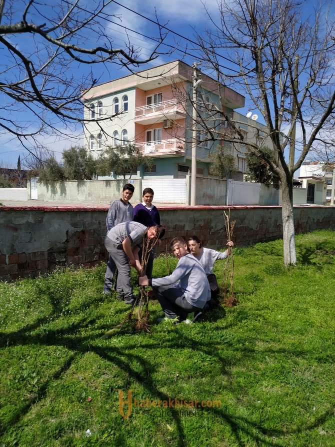 Süleymanlı Şehit Mehmet Dönmez Ortaokulu’ndan, Her Öğrenciye Bir Ağaç Projesi