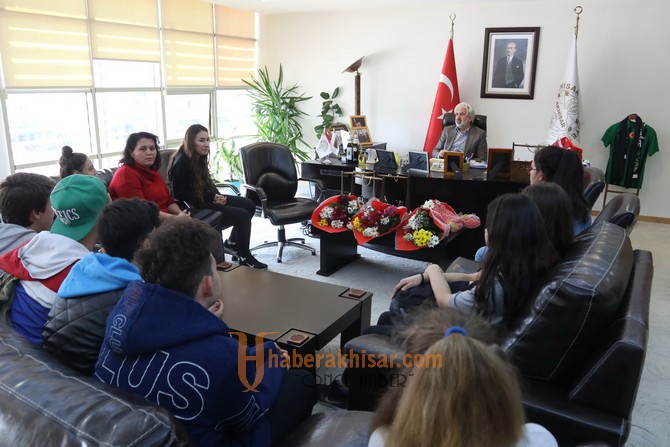 Akhisar Belediyesi Halk Oyunları ekibinden Salih Hızlı’ya teşekkür