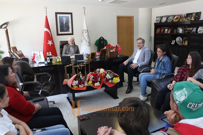 Akhisar Belediyesi Halk Oyunları ekibinden Salih Hızlı’ya teşekkür