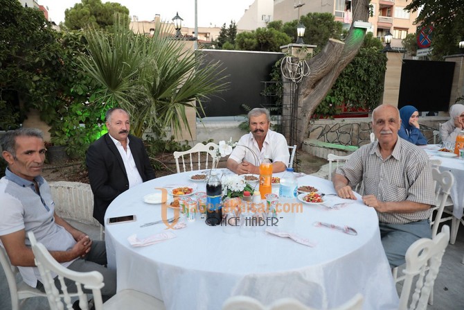 Akhisarlı Protokol Üyeleri Gazilerle Akşam Yemeğinde Buluştu