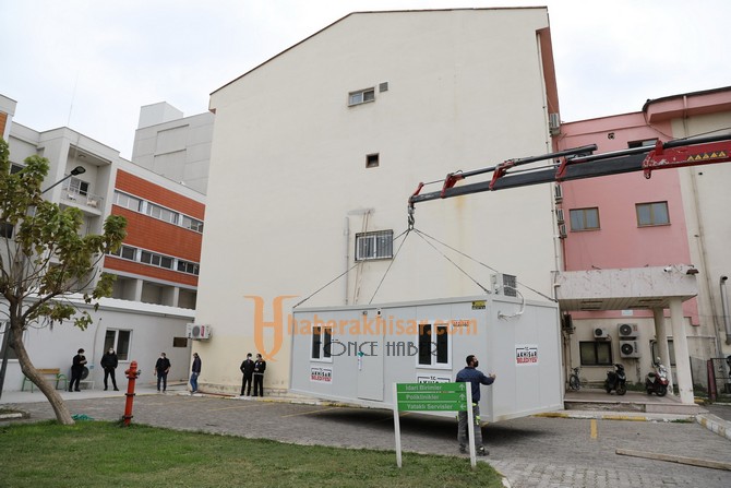 Akhisar Belediyesi’nden Koronavirüs Tespit Merkezine Konteyner Desteği