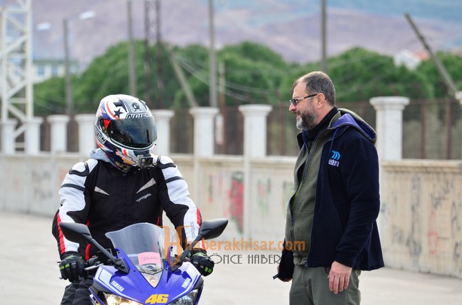 Akhisarlı motosikletçiler güvenlik ve ileri sürüş eğitimi aldı 