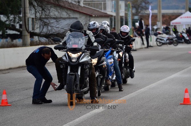 Akhisarlı motosikletçiler güvenlik ve ileri sürüş eğitimi aldı 
