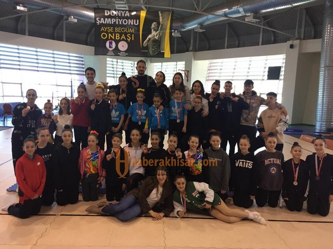Misak-ı Milli İlkokulu Öğrencileri Cimnastik Müsabakalarında Derece Aldı