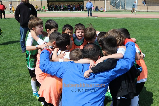 Akhisar Belediyespor futbol okulları başladı