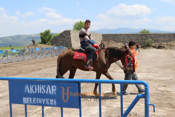 Akhisar At Panayırına büyük ilgi