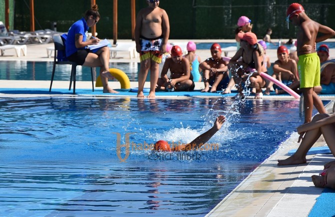 Akhisar Belediyesi’nin Yüzme Kurslarına Yoğun İlgi