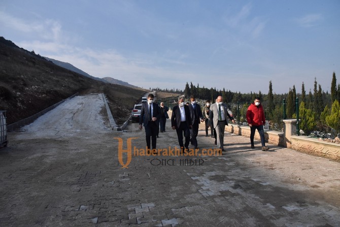 Akhisar Mezarlığının Yeni Gömü Alanında Yollar Yapıldı