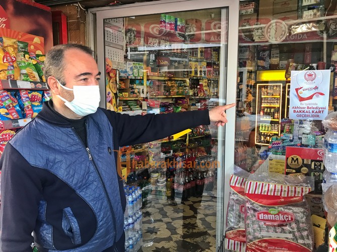 Akhisar Belediyesi Bakkal Kartı İhtiyaç Sahiplerini Sevindiriyor
