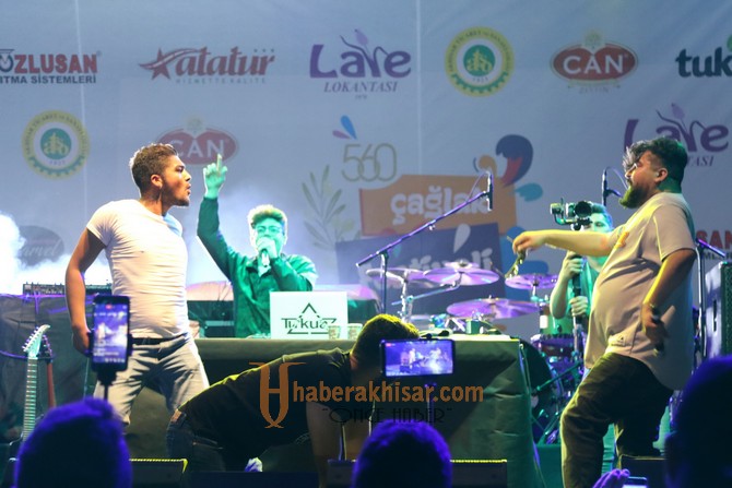 DJ Turkuaz ve Eypio Konseri Akhisarlı gençleri mest etti