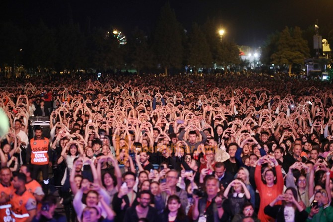 Akhisar Çağlak Festivalinde Teoman Rüzgarı
