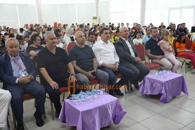 Akhisar Çağlak Festivali Yarışmalarında Dereceye Girenler Ödüllendirildi
