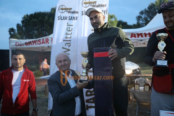 Akhisar Çağlak Festivali Yarışmalarında Dereceye Girenler Ödüllendirildi