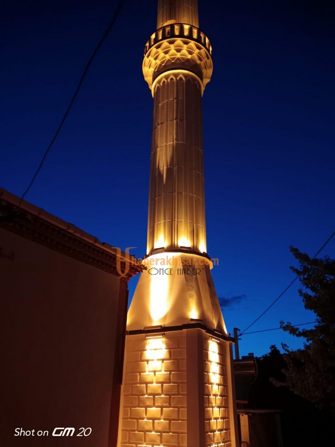 Başlamış Caminin Yeni Minaresi Işıl Işıl