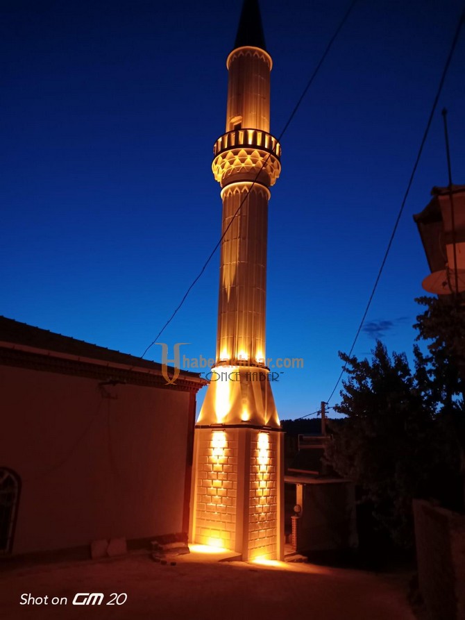 Başlamış Caminin Yeni Minaresi Işıl Işıl