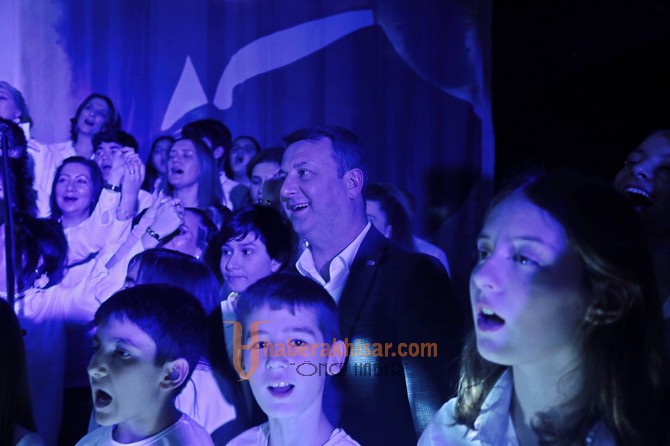Akhisar Belediyesi Popüler Müzik Korosundan Harika Konser