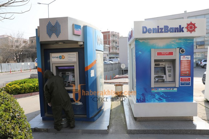 Akhisar Belediyesi Bankamatikleri Dezenfekte Ediyor