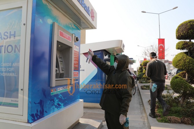 Akhisar Belediyesi Bankamatikleri Dezenfekte Ediyor