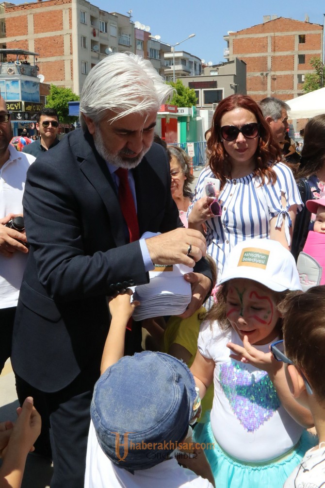 Akhisar Belediyesinden 11’inci çocuk şenliği