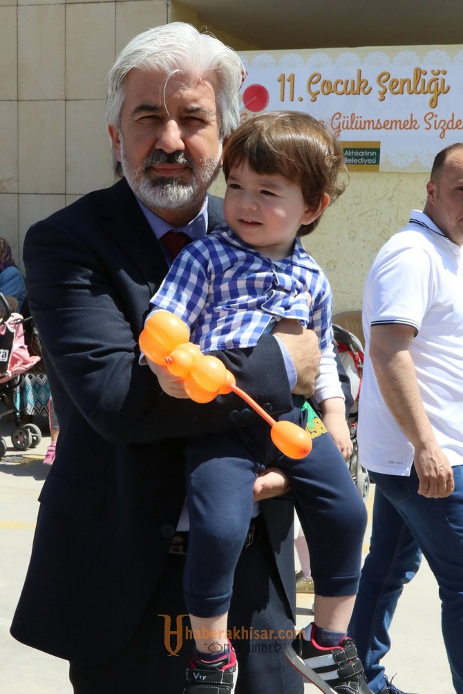 Akhisar Belediyesinden 11’inci çocuk şenliği