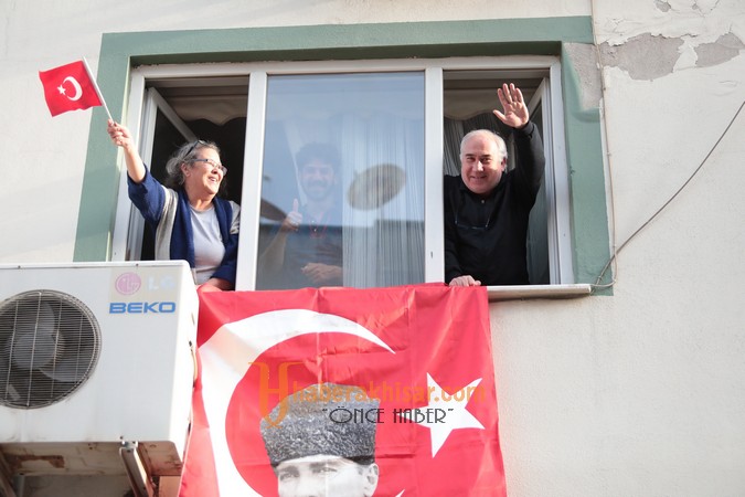 Akhisar Belediyesi’nden Coşkulu 23 Nisan Konvoyu