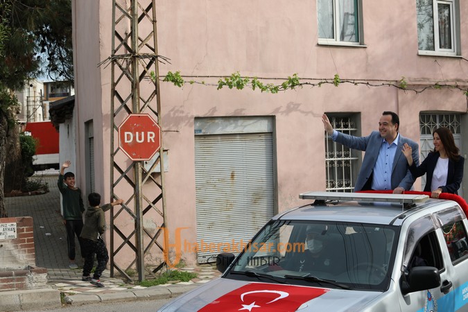 Akhisar Belediyesi’nden Coşkulu 23 Nisan Konvoyu