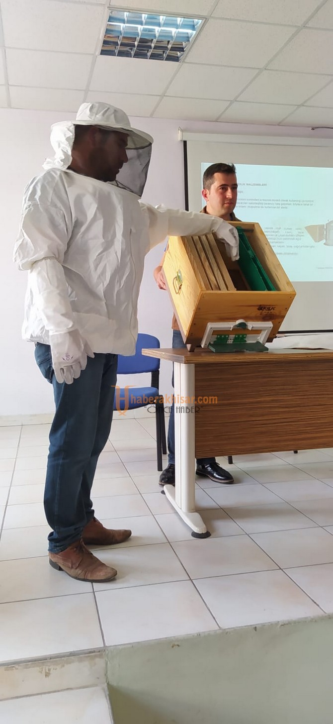 Akhisar Halk Eğitimi Merkezinde Arıcılık Kursu Açıldı